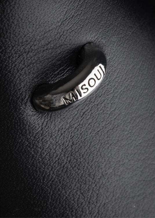 nola-black-misoui.png